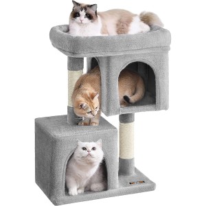Heller, grauer Feandrea Kratzbaum mit zwei Ebenen und drei Katzen.