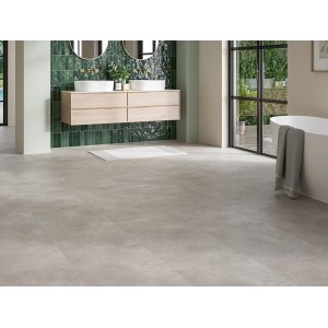 Helles Bad mit Parador Vinylboden Trendtime 5 Stein Trafalgar Hellgrau Mineralstruktur.