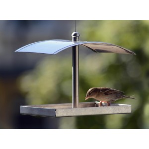 Rechteckige Dobar Design-Futterstation aus Edelstahl mit Spatz.