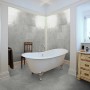Badezimmer mit Classen Ceramin Fliese Neo Vario Breccia in Steinoptik als Wand- und Bodenfliese.