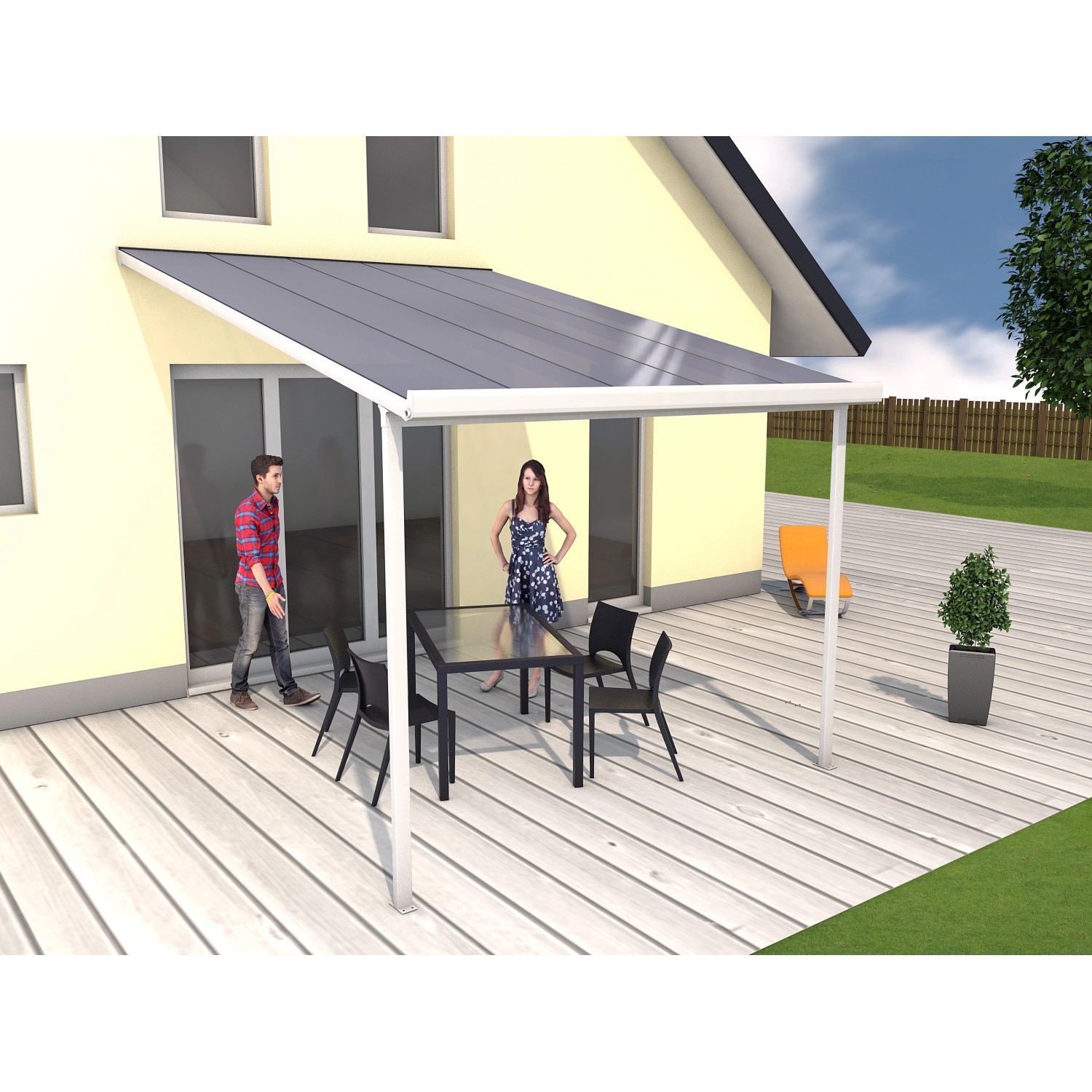 Weiße Gutta Terrassenüberdachung (306x406 cm) mit Polycarbonatplatten und zwei Personen auf der Terrasse.