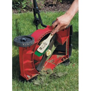 LUX Rasenmäher-Bürste reinigt Rasenmäher von Grasresten. Zubehör für Rasenmäher.