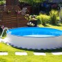 Steinbach Stahlwandpool-Set Nuovo, Ø 400 cm, im Garten mit Leiter. Badespaß im Sommer.