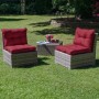 Rotes Beautissu Xluna Lounge Rückenkissen 70x40x12cm auf Rattan-Gartenstuhl. Gepolstert, mit Paspelierung und Heftungen.