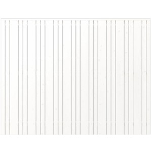 Weißer Sichtschutzzaun Tangent aus Nadelholz, 180x140 cm, mit schmalen und breiten Leisten.