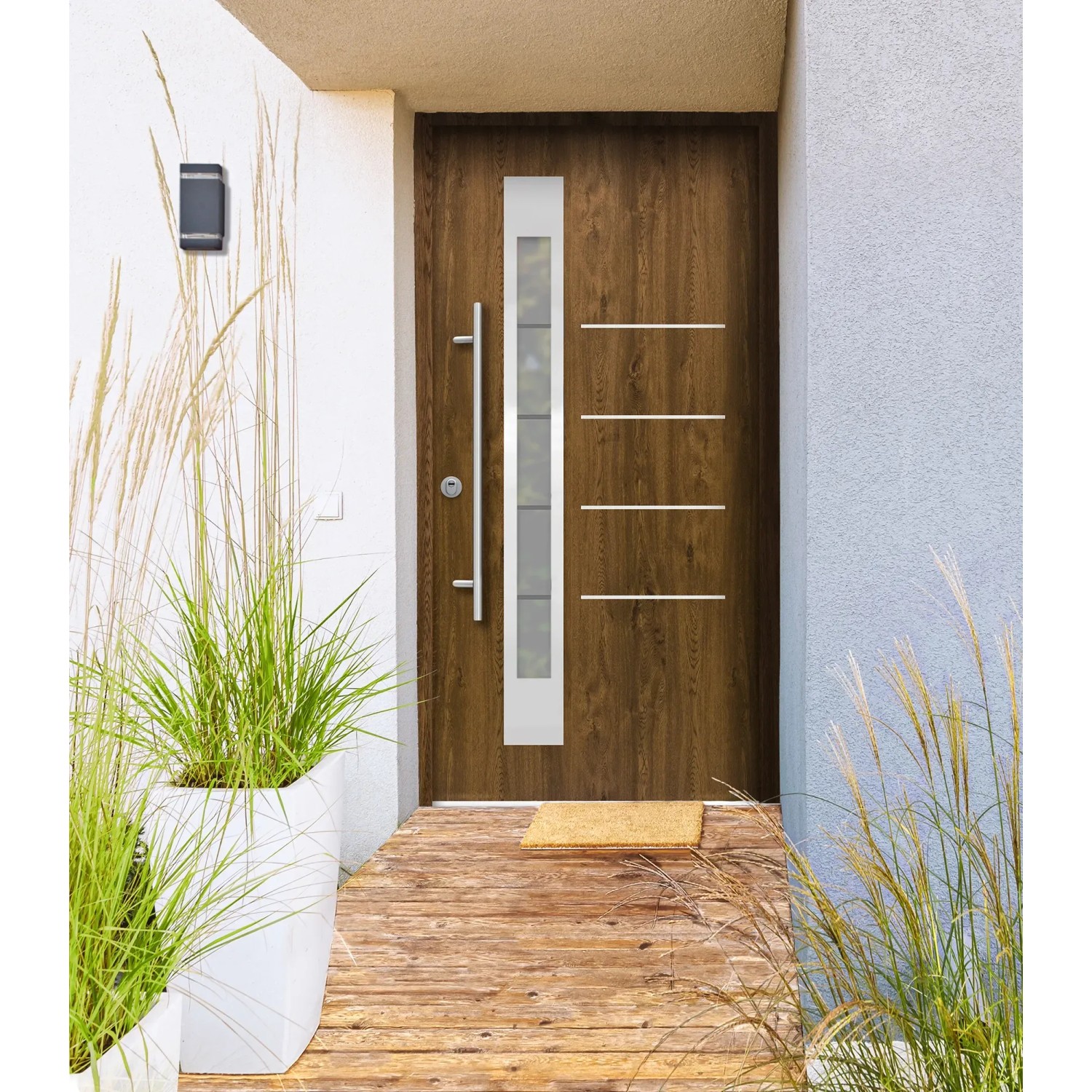 Splendoor Sicherheits-Haustür Berlin Prime RC2 in Nussbaum mit Glaseinsatz und Edelstahlapplikationen.