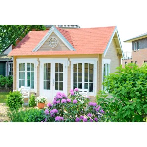 Alpholz Gartenhaus CLOCKHOUSE-28, unbehandelt mit Satteldach und rotem Dach, umgeben von Blumen.