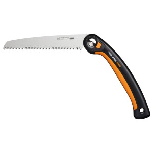 Fiskars Klappsäge Plus SW69 mit 21 cm Blattlänge, ideal für Gartenarbeiten.