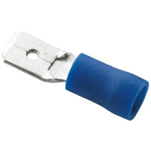 Blaue, vollisolierte Flachsteckhülse für Kabel 1,5-2,5 mm² im Detail.