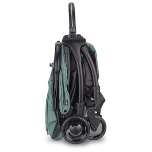 Türkiser Globber Stroll Lite Buggy, kompakt gefaltet mit 1-Hand-Automatik. Leichtgewicht für Baby & Kleinkind, Räder und Griff sichtbar.