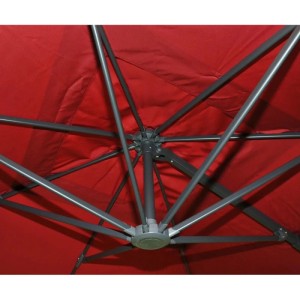 Detailaufnahme des bordeauxroten MCW Ampelschirms A96, 3x3m, mit Aluminiumstreben.