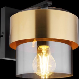 Moderne Wandleuchte Milley mit Glas und Messingring für stimmungsvolle Beleuchtung.