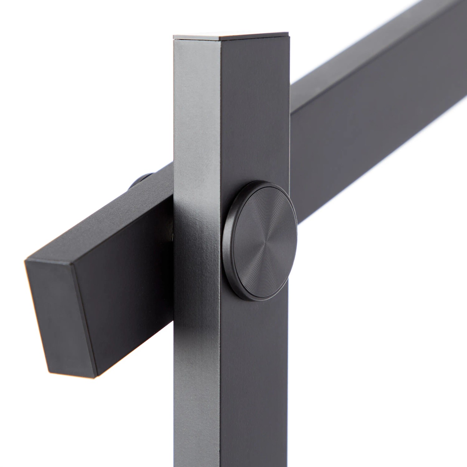 Detailaufnahme der schwarzen LED-Schreibtischleuchte Devy. Moderne Schreibtischlampe mit Touchdimmer.