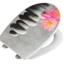 Wenko WC-Sitz Water Lily mit Absenkautomatik, Motiv Seerose und Steine auf grauem Grund.