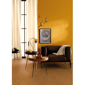 Wohnszene mit Schöner Wohnen Korkboden Helgoland in warmer Farbgebung.