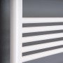 Weißer Ximax Badheizkörper Hektor mit horizontalen Heizrohren. Badheizung für Handtücher.