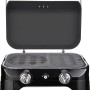 Campingaz Attitude 2100 LX Gas-Tischgrill mit offenem Deckel und zwei Reglern.