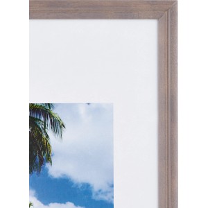 Grauer Holzbilderrahmen mit geriffelter Oberfläche, 20x30 cm.