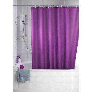 Lila Wenko Anti-Schimmel Duschvorhang (180x200cm) an Badewanne mit Duschkopf.