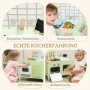 Grüne AIYAPLAY Kinderküche aus MDF mit Spülbecken, Mikrowelle, Wasserhahn und Stauraum. Kinder spielen.