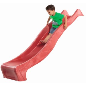 Rote Karibu Wellenrutsche (2,3 m) mit Kind beim Rutschen. Ideal für Spieltürme.