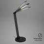 Schwarze Brilo LED Schreibtischleuchte Cuma mit Touchdimmer und induktiver Ladefunktion.