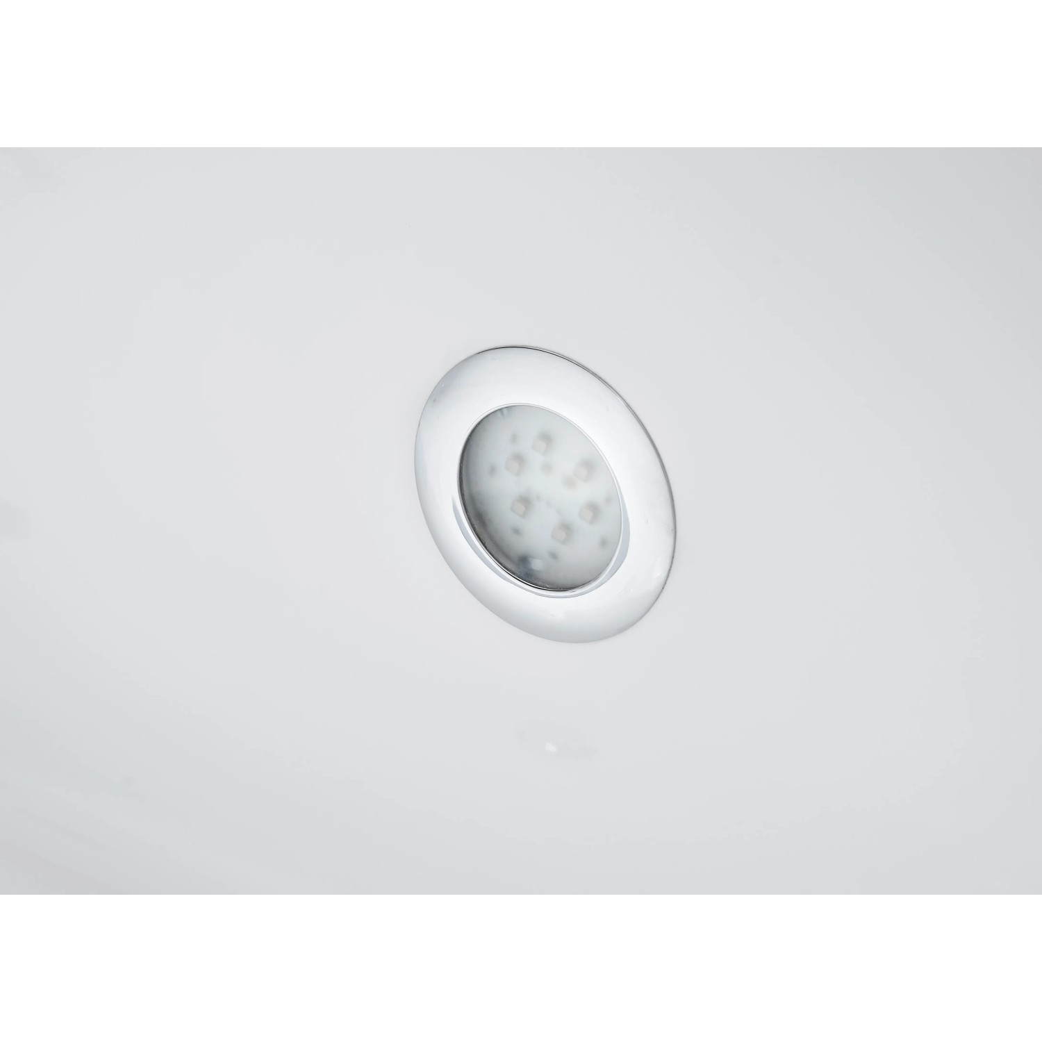 Detailaufnahme LED-Farblichtscheinwerfer in Ottofond Whirlpool Spirit Badewanne.