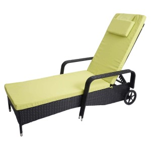 Anthrazitfarbene Poly-Rattan Sonnenliege Cesena mit hellgrünen Kissen und verstellbarer Rückenlehne.
