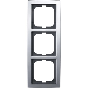 Busch-Jaeger Solo Abdeckrahmen 3-fach in Chrom für Schalter und Steckdosen.