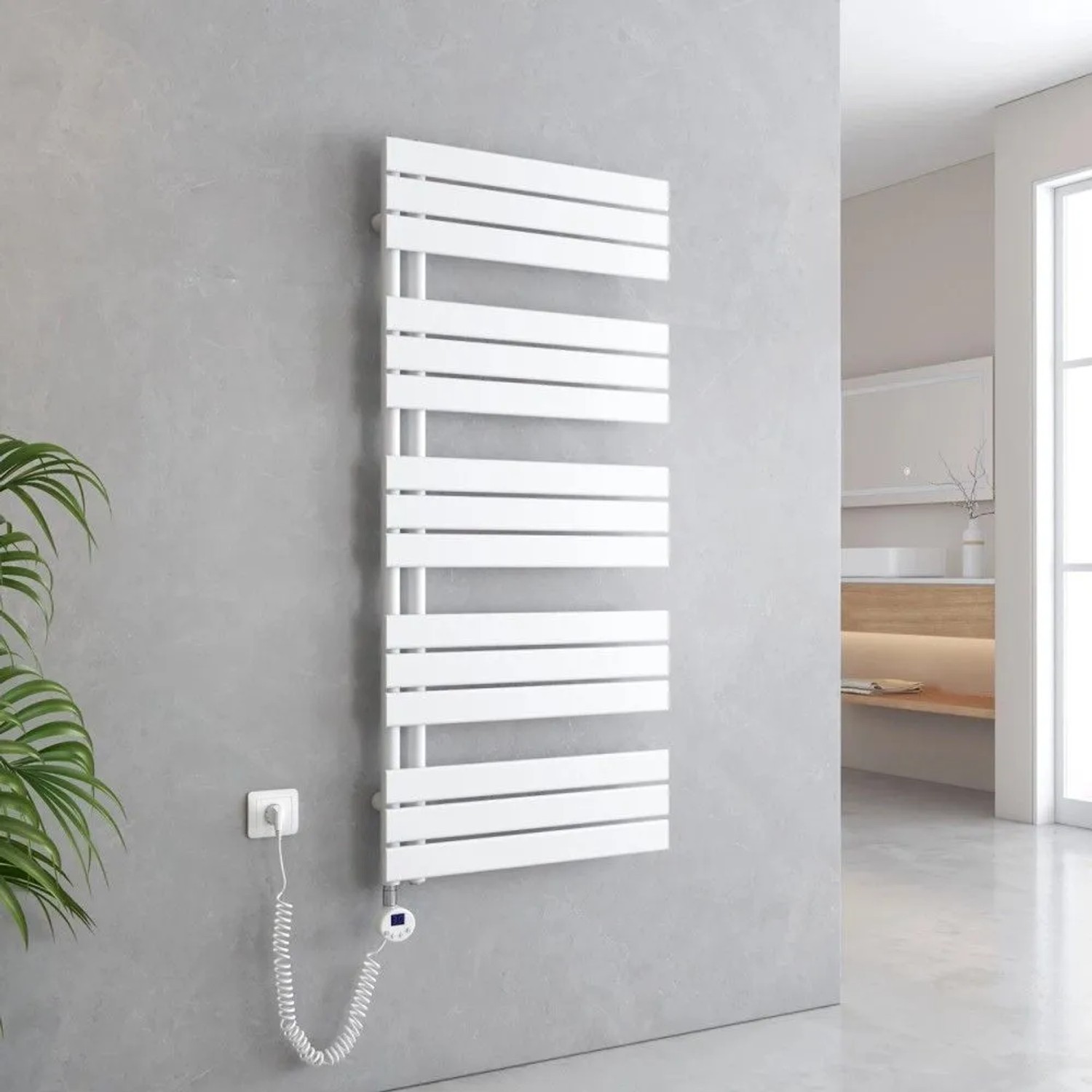 Weißer elektrischer Badheizkörper 60x132cm mit Thermostat und Timer, an grauer Wand im modernen Bad.