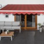 Wismar Gelenkarmmarkise, bordeauxfarbener Stoff, 300x200 cm, mit Kurbelbedienung.