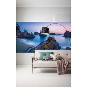Komar Vlies Fototapete Secret Beach (200x100 cm) mit Strand-Motiv im Wohnzimmer.