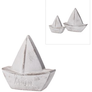 Maritime Deko-Figur Segelschiff „Moin“ in Grau-Weiß, Beton, für Garten und Innenbereich.