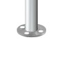Detailaufnahme: Edelstahl Geländerpfosten mit Fußplatte zur seitlichen Montage.