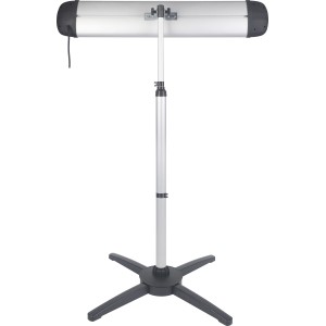 Terrassenheizstrahler Nagua 3000W mit Standfuß, silberfarben, für den Außenbereich.