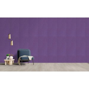 Lila Jangal Modular Wall Wandpaneel aus Filz, gefaste Kanten, in modernem Raum mit Sessel und Lampe.