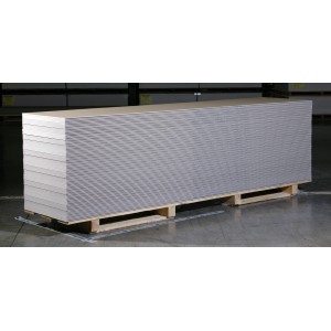 Stapel Knauf Trockenputzplatten, raumhoch, 9,5 mm, auf Palette.