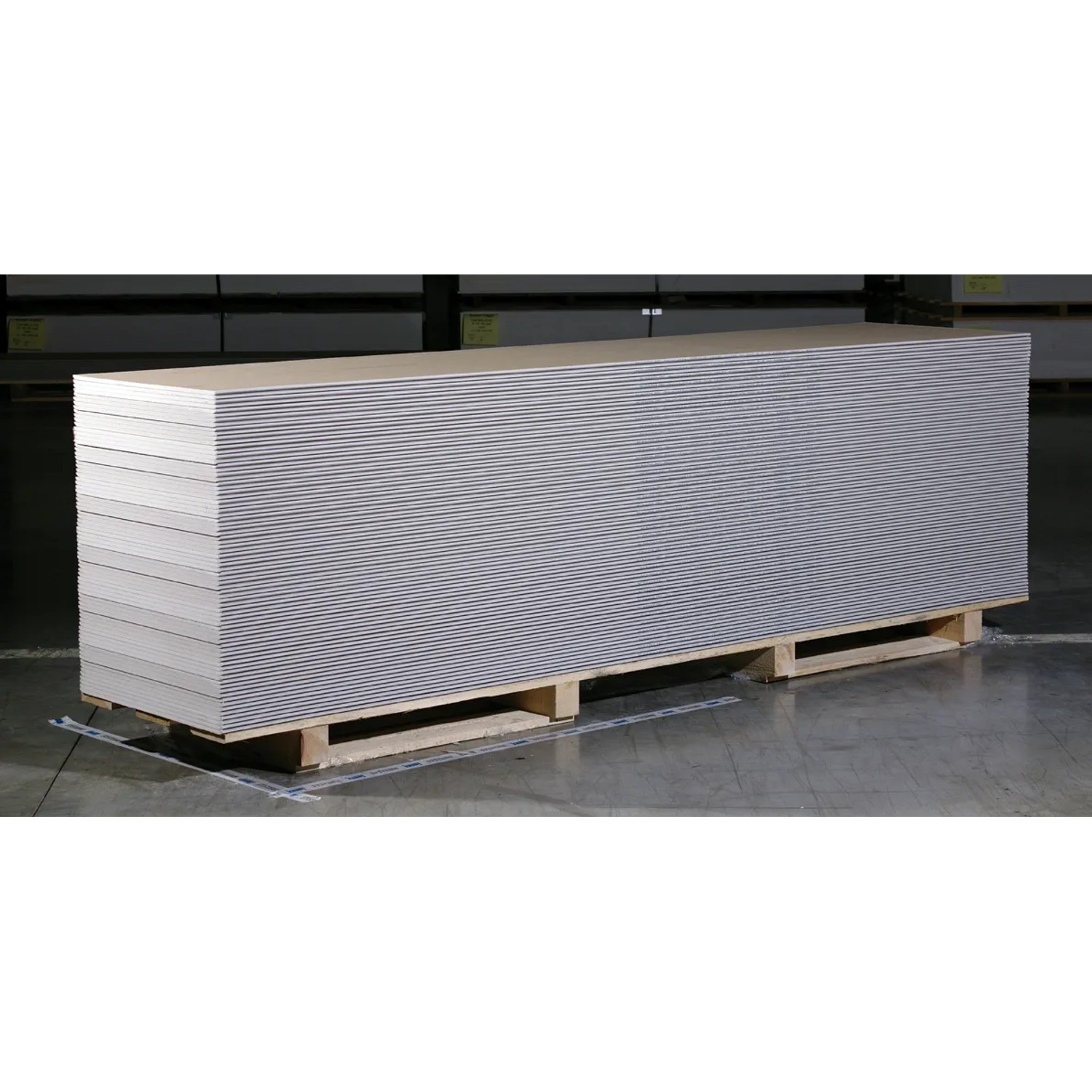 Stapel Knauf Trockenputzplatten, raumhoch, 9,5 mm, auf Palette.