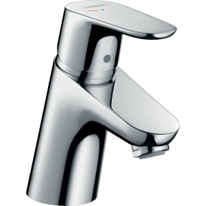 Glänzender Hansgrohe Focus Waschtischmischer 70 CoolStart mit Zugstange in Chrom.