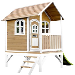 Axi Tom Spielhaus aus Holz, braun-weiß mit lindgrüner Rutsche, Leiter und Veranda.
