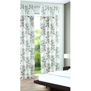 Schlaufenschal Blüten Taupe, 245x135 cm, mit verdeckten Schlaufen und Gardinenband vor Fenster.