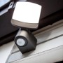 Lutec LED-Außenstrahler Sunshine mit schwenkbarem Kopf und Bewegungssensor.