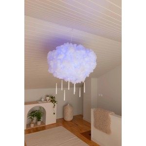 Ledvance Smart WiFi LED-Streifen als Wolkenlampe mit RGB und Fernbedienung im Raum.