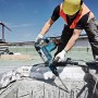 Bosch Professional GSH 7 VC Schlaghammer im Einsatz beim Abbruch von Beton.