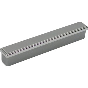 Glänzender, chromfarbener Möbelgriff SM8111 aus Kunststoff für Schränke und Schubladen.