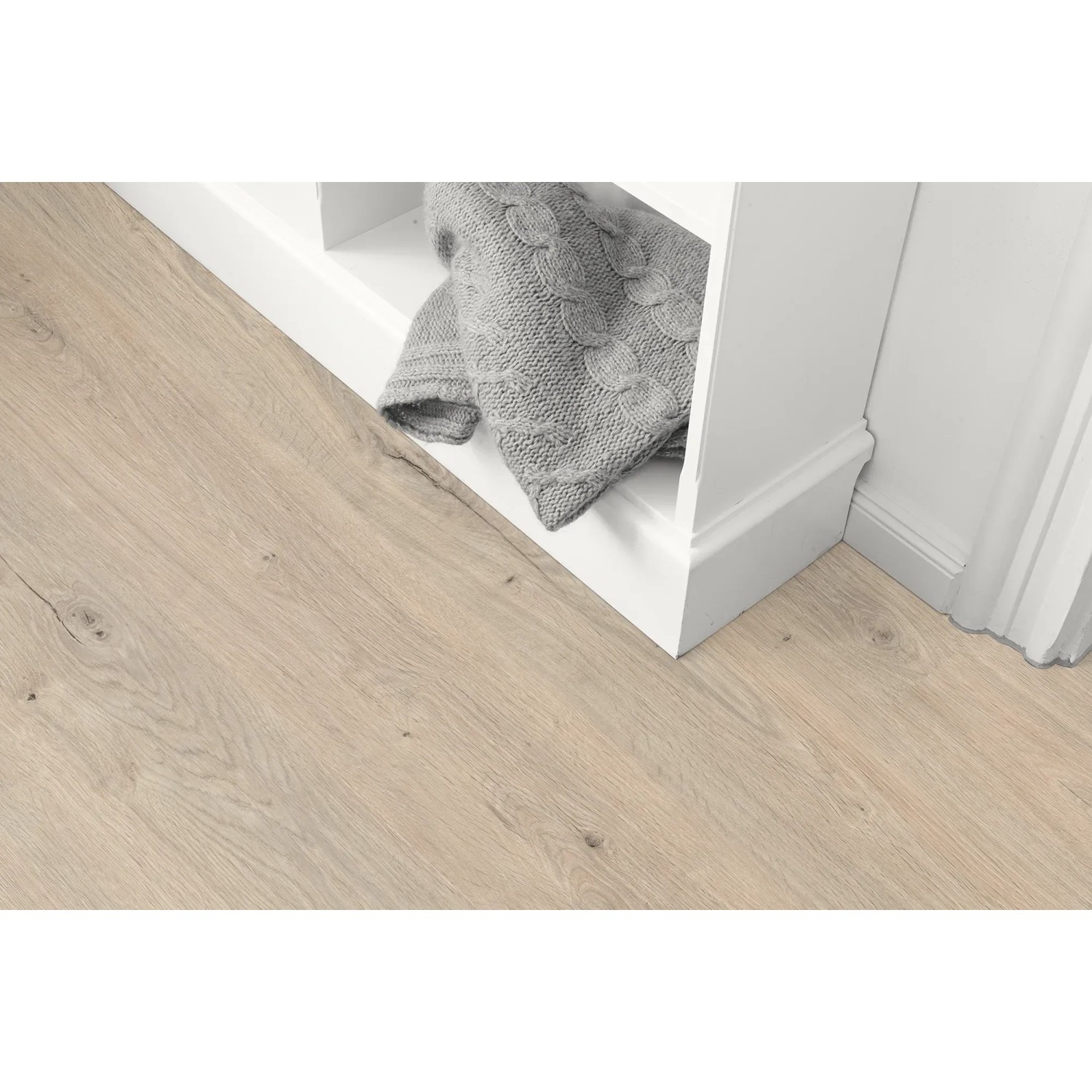 Egger Classic Laminat in Eiche Repino Optik, 8 mm stark. Laminatboden mit Holzmaserung und Klick-System.