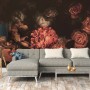 Fototapete Blumenbouquet in Orange und Gelb hinter Couch und Lampe.