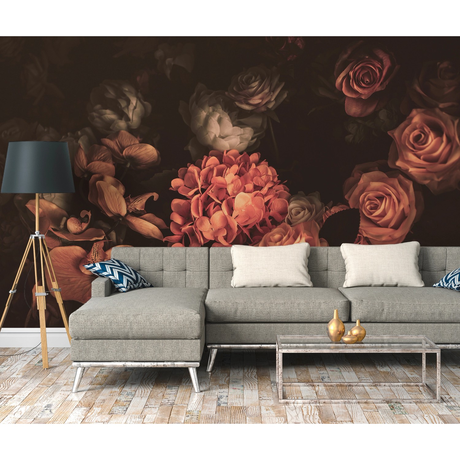 Fototapete Blumenbouquet in Orange und Gelb hinter Couch und Lampe.