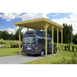Skan Holz Einzelcarport Friesland mit Aluminiumdach und einem parkenden Transporter.