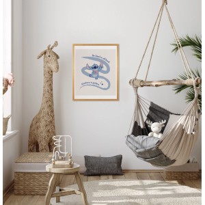 Komar Wandbild Stitch Kindness, 40x50 cm, für Kinderzimmer. Wanddekoration mit Stitch Motiv.